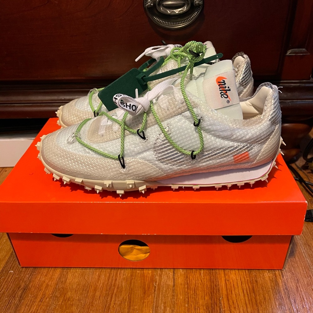 Nike Cream/White Running Sneakers with Neon Green Laces